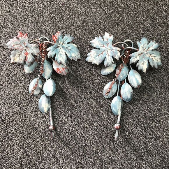 Metal Grape Kitchen Wall Hooks 2 Piece Set Lot Decorative Hardware - Picture 2 of 5